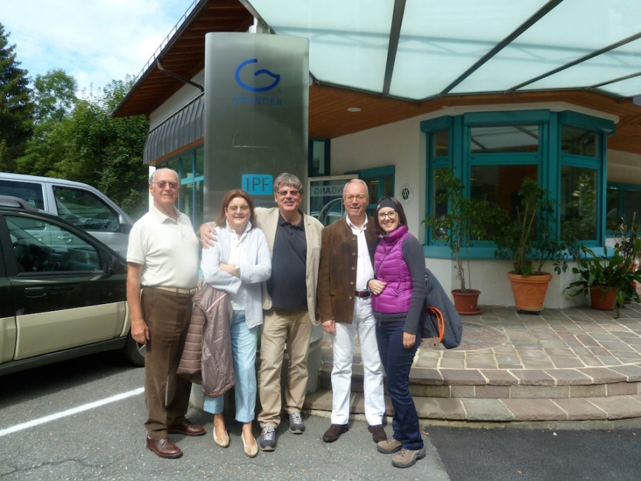 L'ambassadeur autrichien en Malaysie, Christopher Ceska (2è de droite) en visite chez GRANDER à Jochberg, en compagnie de son épouse et de ses parents.